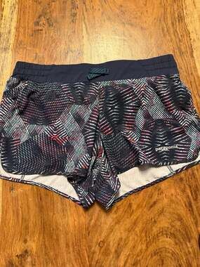 Patagonia Women's Nine Trails 4" Shorts Tech Hex Navy Blue Geometric small